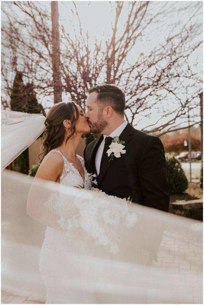 Couples Wedding Photography | Photos by Sydney Madison Creative
